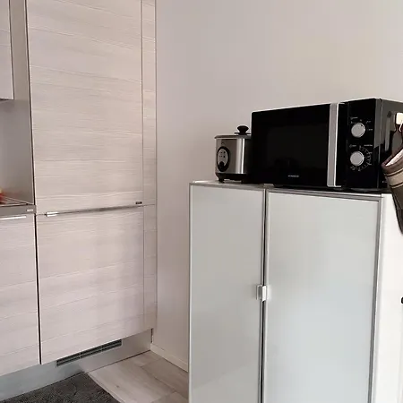 Lovely Next To The Metro Station And Shopping Malls - 16mins To Center, Convenient, Peaceful Apartment Helsinki