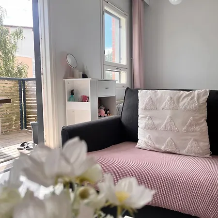 Lovely Next To The Metro Station And Shopping Malls - 16mins To Center, Convenient, Peaceful Helsinki