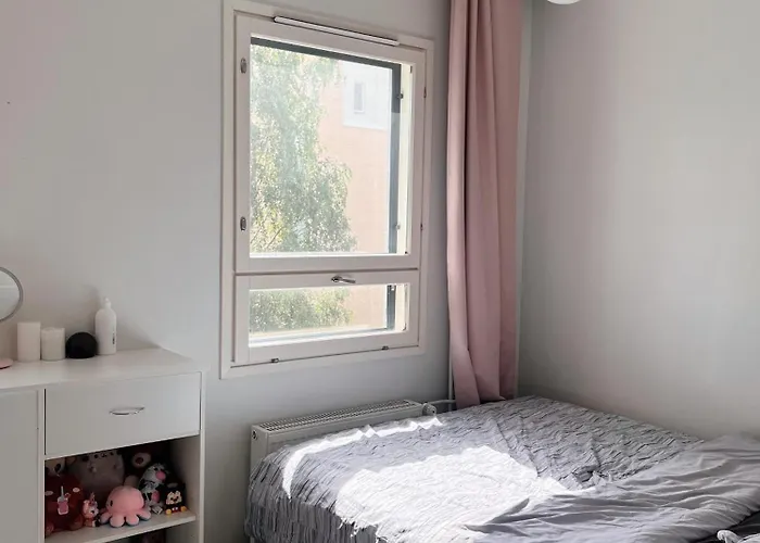 Lovely Next To The Metro Station And Shopping Malls - 16mins To Center, Convenient, Peaceful *