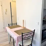 Lovely Next To The Metro Station And Shopping Malls - 16mins To Center, Convenient, Peaceful *