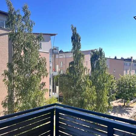 Huoneisto Lovely Next To The Metro Station And Shopping Malls - 16mins To Center, Convenient, Peaceful Helsinki