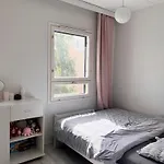 Lovely Next To The Metro Station And Shopping Malls - 16mins To Center, Convenient, Peaceful *